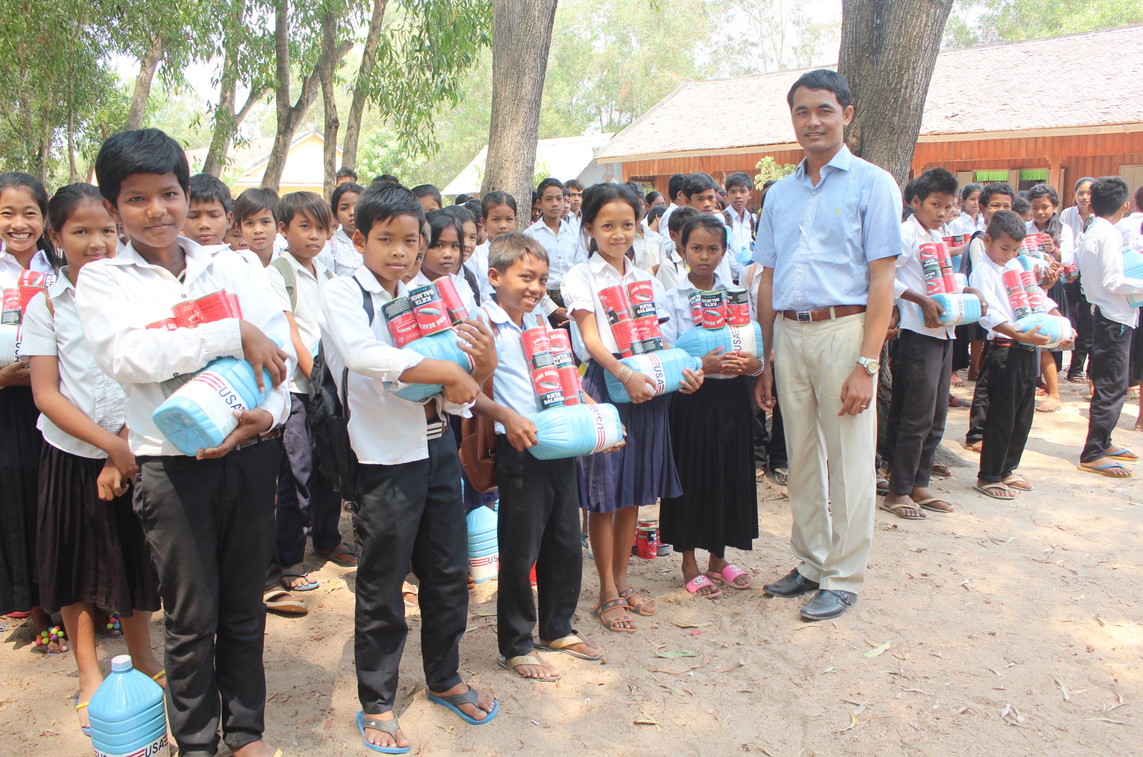 Feeding Program Improves Student Retention in Cambodia