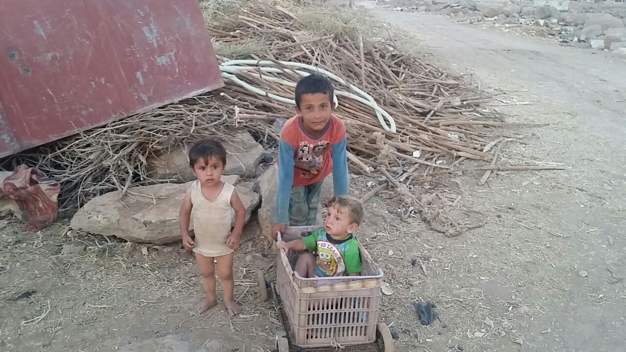 Syrian IDP Family Receives Critical Food Aid