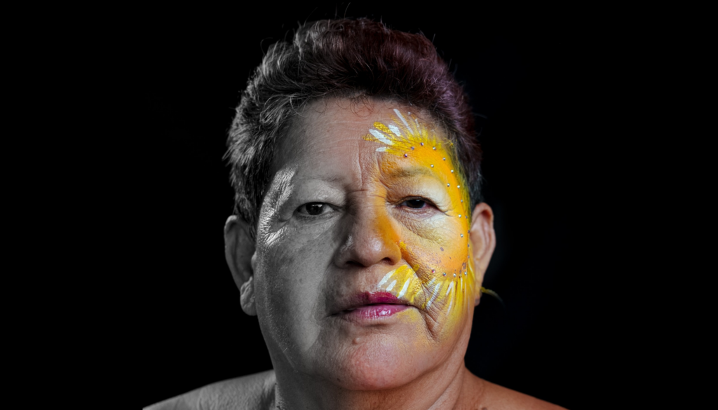 de cara a la luz portrait woman with face painted