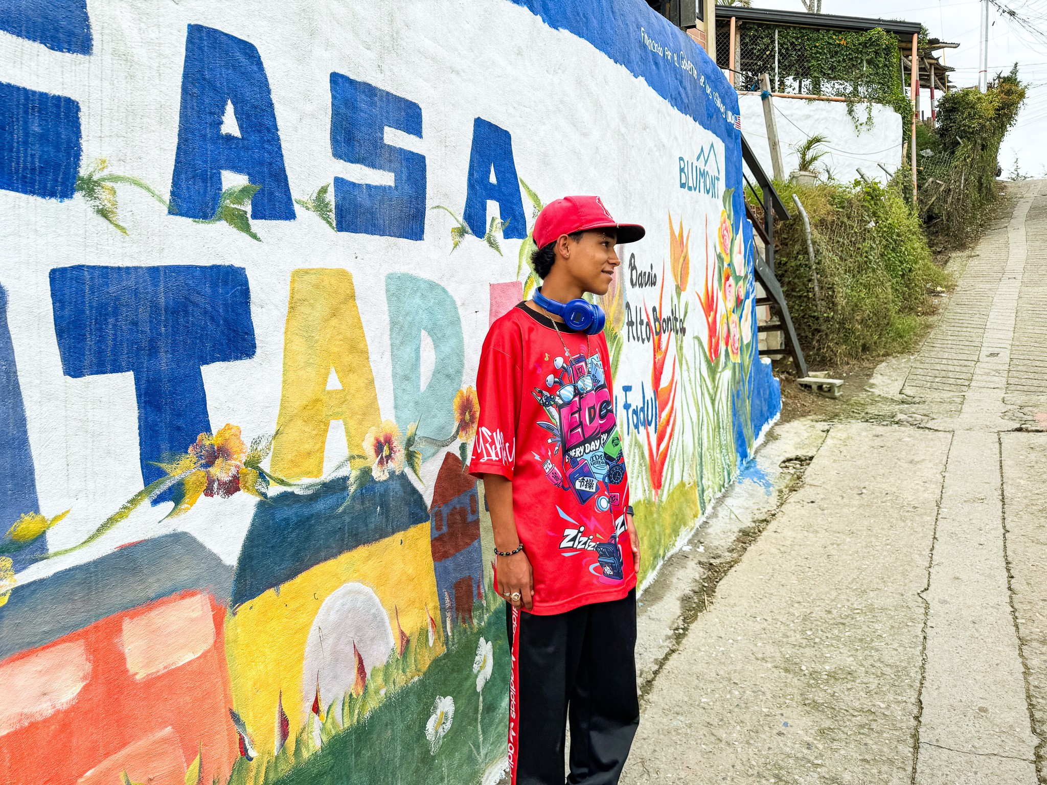 Teenagers in Colombia Share Message of Community and Friendship through Song “La Casa Pintada”